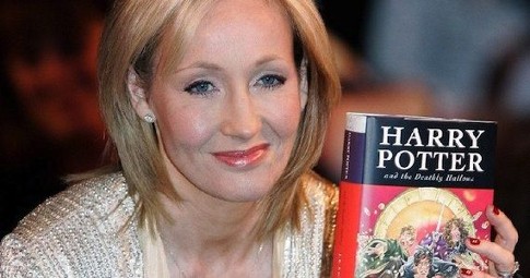 JK Rowling Berdebat dengan Penggemar tentang Kemerdekaan Skotlandia