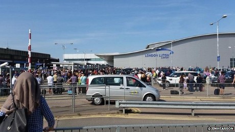 Ditemukan Paket Mencurigakan, Bandara Luton London Ditutup Sementara