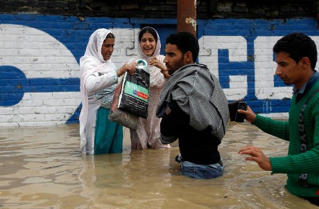 Hujan Deras dan Banjir Tewaskan 420 Orang di India dan Pakistan
