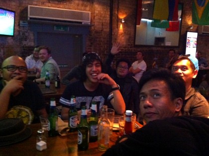 Menikmati Sejuknya Malam Pertama Nidji di London