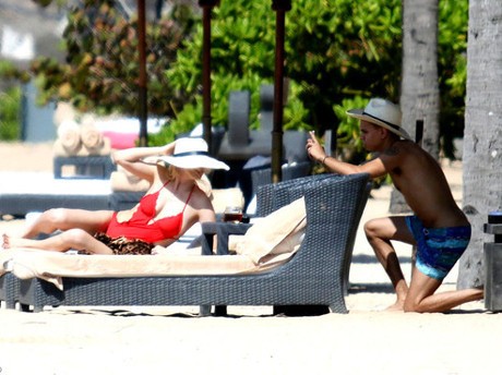 Mengintip Bulan Madu Ashlee Simpson dan Evan Ross di Bali