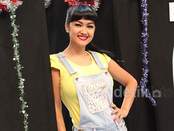 Julia Perez Bercelana Kodok