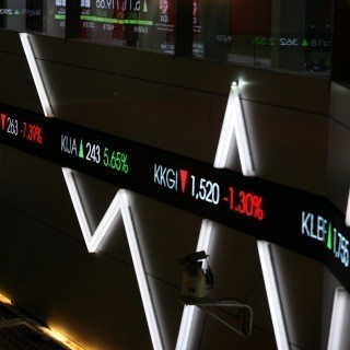 Kena Aksi Ambil Untung, IHSG Menjauh Dari Posisi Rekor