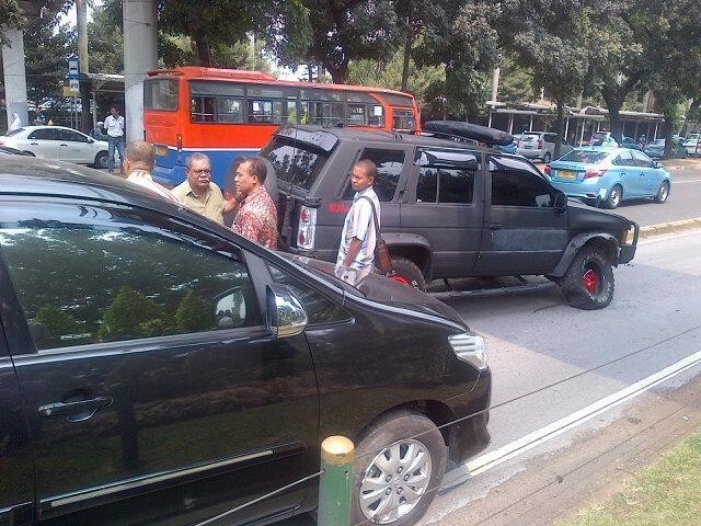Mobil Berotator Pecah Ban di Dukuh Atas Hingga Masuk Busway