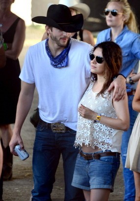 Mila Kunis Segera Melahirkan, Ashton Kutcher Bolak-balik ke Rumah Sakit