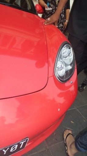 Duh! Mobil Porsche Julia Perez Lecet Ditabrak Mobil PNS