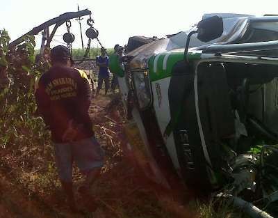 Truk Nyelonong Dihantam KRD, Sopir Tewas di Lokasi