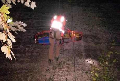 Pria Ini Jatuh ke Jurang Gara-gara Sleepwalking saat Kemping