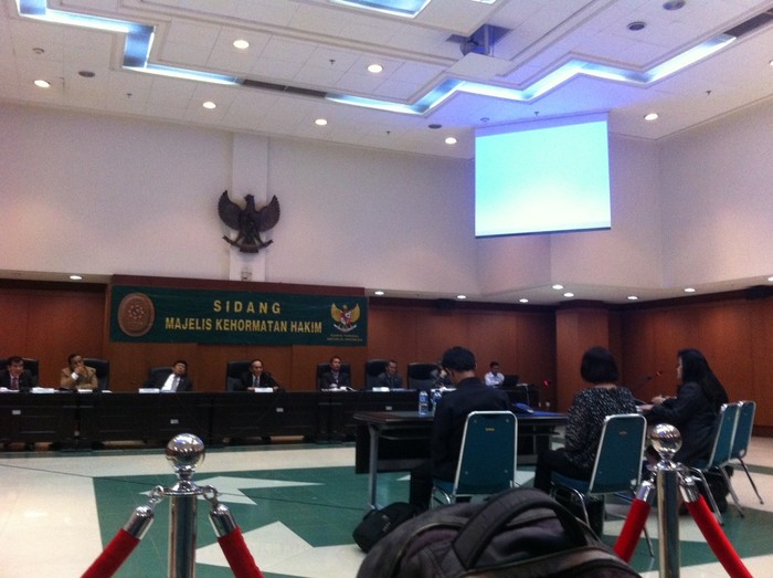 Bolos 5 Tahun, Hakim Gunawan Dipecat!