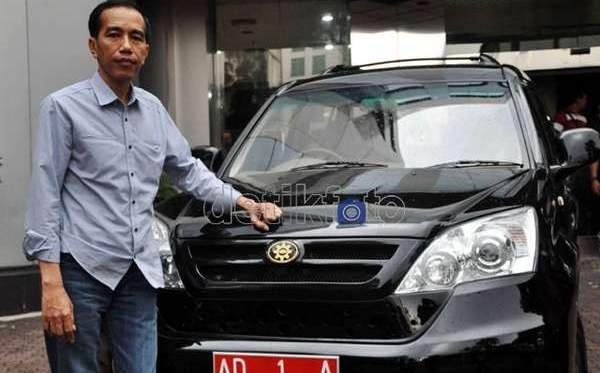 Jokowi Buka Kemungkinan Menterinya Pakai Mobil Esemka