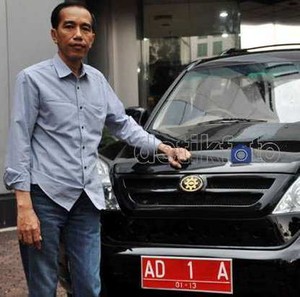 Jokowi Buka Kemungkinan Menterinya Pakai Mobil Esemka