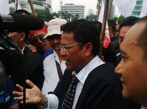 Demo RUU Advokat, Hotman Paris Ikut Panas-panasan di Bundaran HI