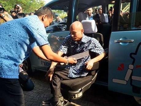 Pertama di Indonesia, Taksi Khusus Penyandang Disabilitas dan Manula