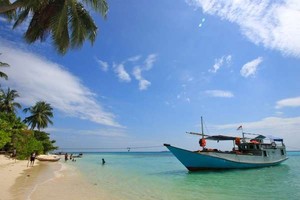 Sudah Tahu Karimunjawa Punya Pantai Secantik Ini?