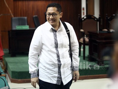 Anas Urbaningrum Dituntut 15 Tahun Penjara