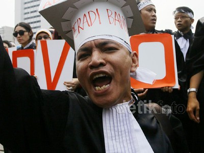 Pengacara Demo Tolak RUU Advokat