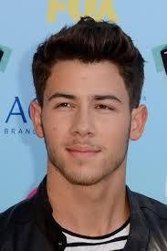 Nick Jonas Bikin Heboh karena Striptease di Klub Gay
