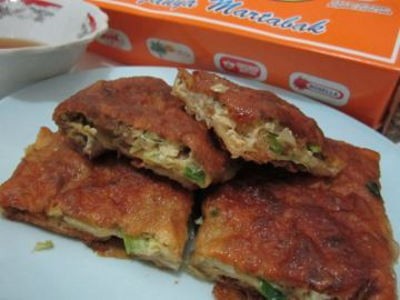 Malam Ini Enaknya Jajan Martabak yang Hangat Gurih