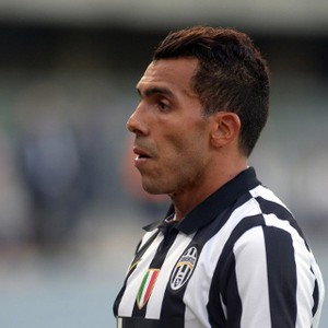 Cedera Saat Latihan, Tevez Diprediksi Lewatkan Tiga Laga Juve