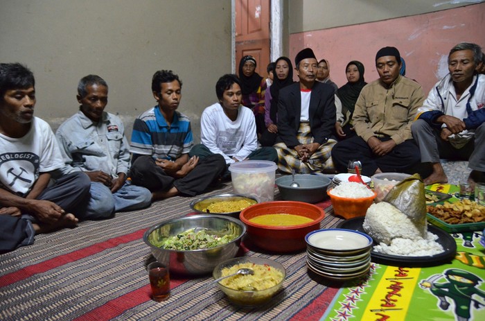 Gunung Slamet Terus Menggeliat, Warga Gelar Ritual Tolak Bala