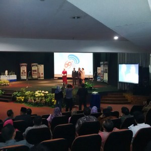 Pendengar Setia RRI, 4 WNA Ini Diberi Hadiah Keliling Indonesia