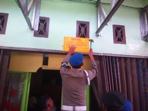 Salon Esek-esek Disegel Polisi Syariat Aceh, Karyawan Diusir