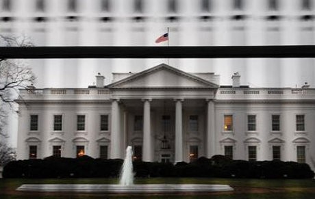 Ada Pria Nekat Panjat Pagar Gedung Putih Saat Peringatan Tragedi 9/11