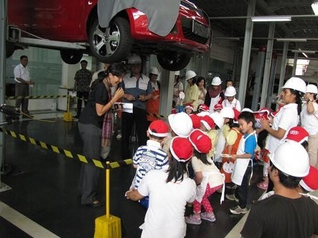 KIA Ajari Anak-anak Soal Mobil