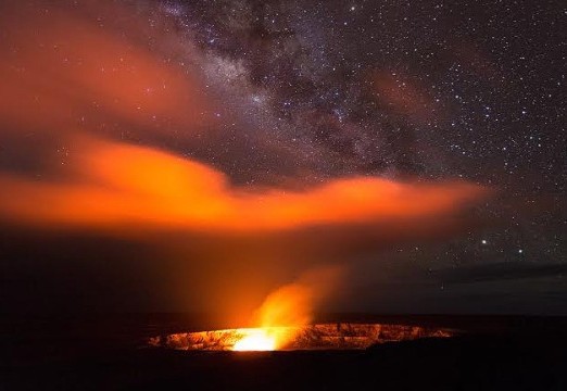 Kawah Ijen & 8 Gunung Berapi yang Paling Fotogenik Sedunia (1)