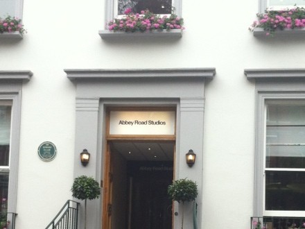 Nidji Mengenang The Beatles Lewat Merchandise Resmi