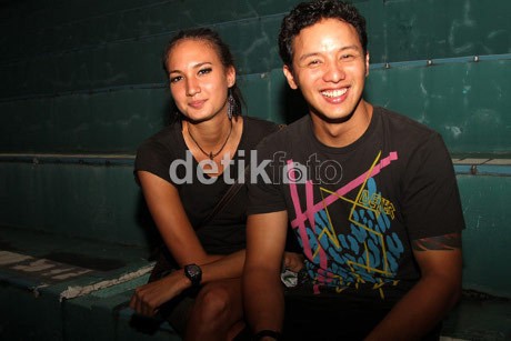 Nadine Chandrawinata dan Moreno Sudah Rancang Baju Pernikahan?