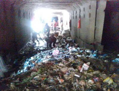 Duh, Gorong-gorong Banyu Urip Surabaya Penuh Sampah
