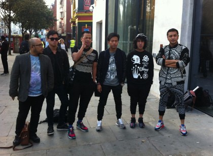 Kenangan Kebersamaan Personel Nidji di London