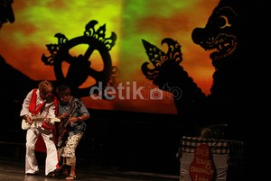 Ayushita di Antara Cak Lontong dan Balawan
