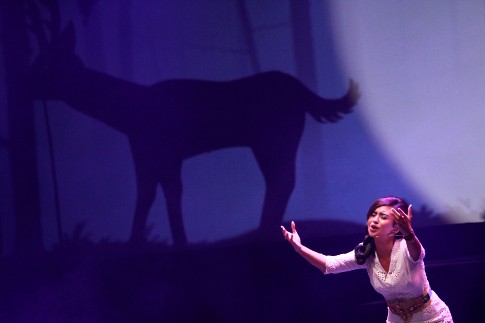 Berperan Sebagai Gadis Bali, Ayushita Latihan Teater Dua Hari