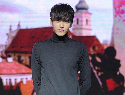 Tampil Solo Tanpa EXO, Wu Yifan Nyanyikan Lagu John Legend