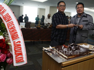 Boy Sadikin Rayakan Ultah di Gedung DPRD