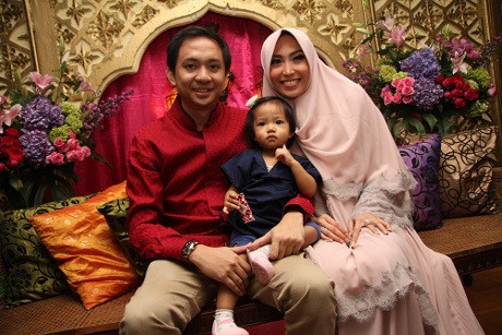 Kerja Terus, Ayu Dewi Jaga Keharmonisan di Ranjang