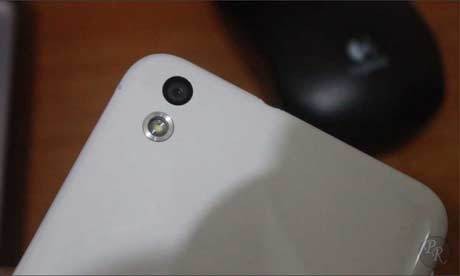 Menjajal Jagoan di Kelas Menengah HTC Desire 816
