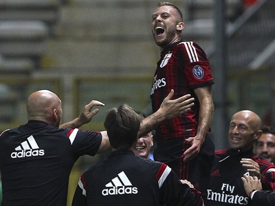 Milan Kalahkan Parma 5-4