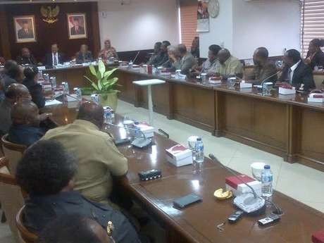Gubernur Papua Sebut Daerahnya Lebih Cocok Pilkada Lewat DPRD