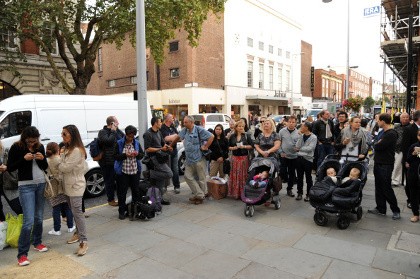 Heboh Pernikahan George Clooney dan Amal Alamuddin, Kerumunan Ini Tertipu