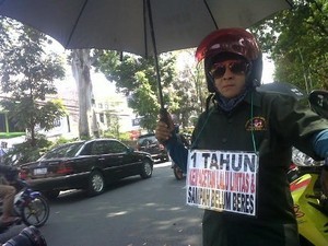 Puluhan Pedemo Kritik Satu Tahun Pemerintahan Ridwan Kamil-Oded