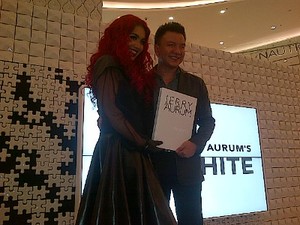 Jerry Aurum Luncurkan Buku Potrait tentang 128 Tokoh