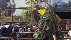 Puluhan Warga Batang Geruduk Kantor Transisi