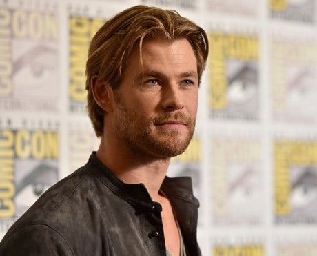 Hii...Chris Hemsworth Siap Digentayangi Hantu Penyanyi Country