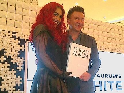 Denada Berambut Merah, Jerry Aurum Minder