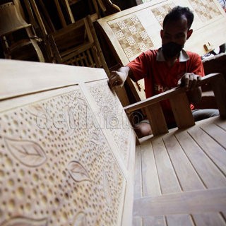 Pasar Eropa Lesu, Pengusaha Mebel Pusing