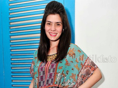 Carissa Putri Berjambul