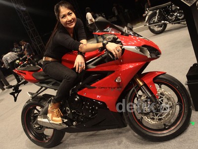 Aksi Moge Inggris Triumph